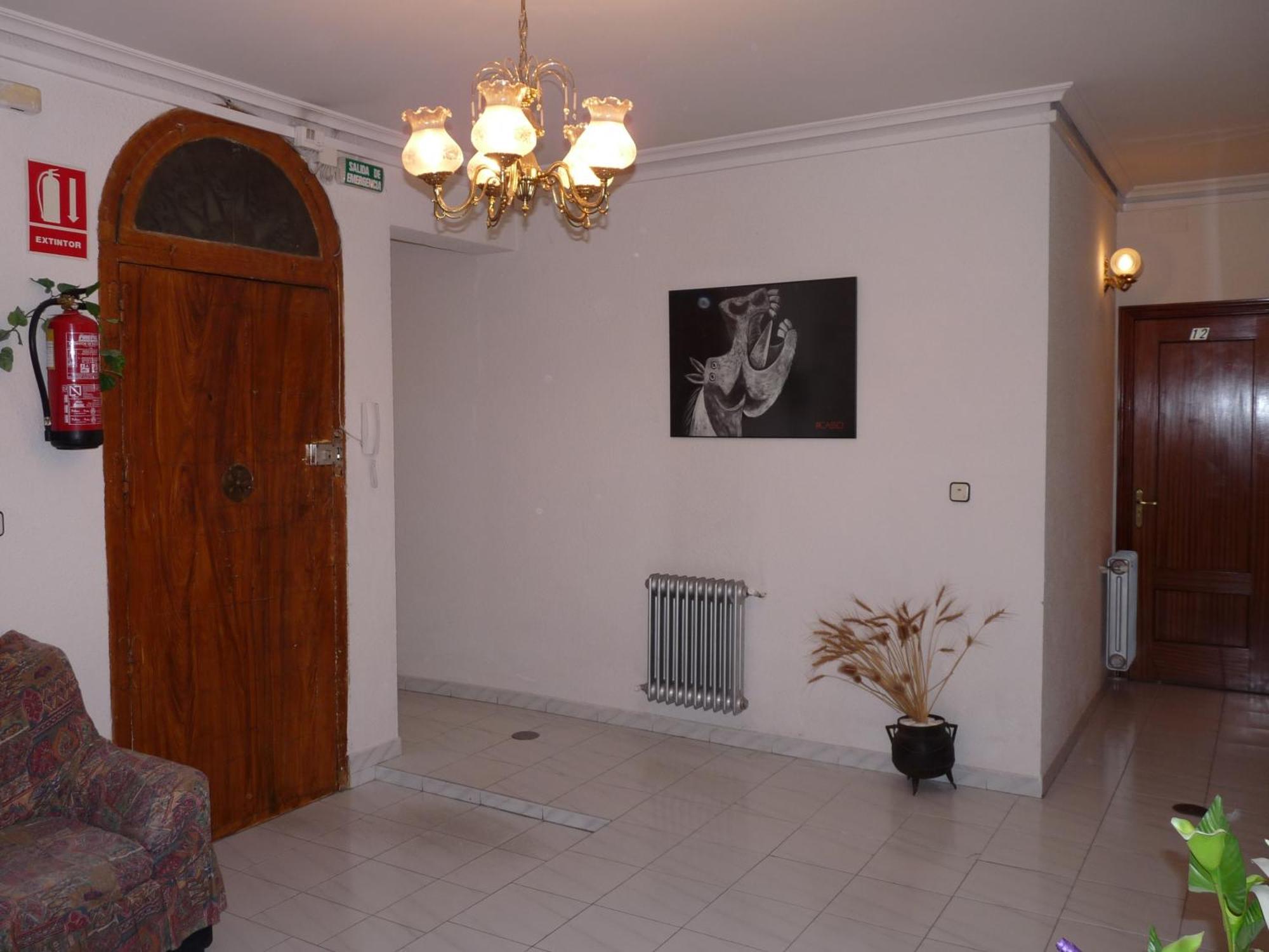 Hostal Fernandez Madrid Dış mekan fotoğraf