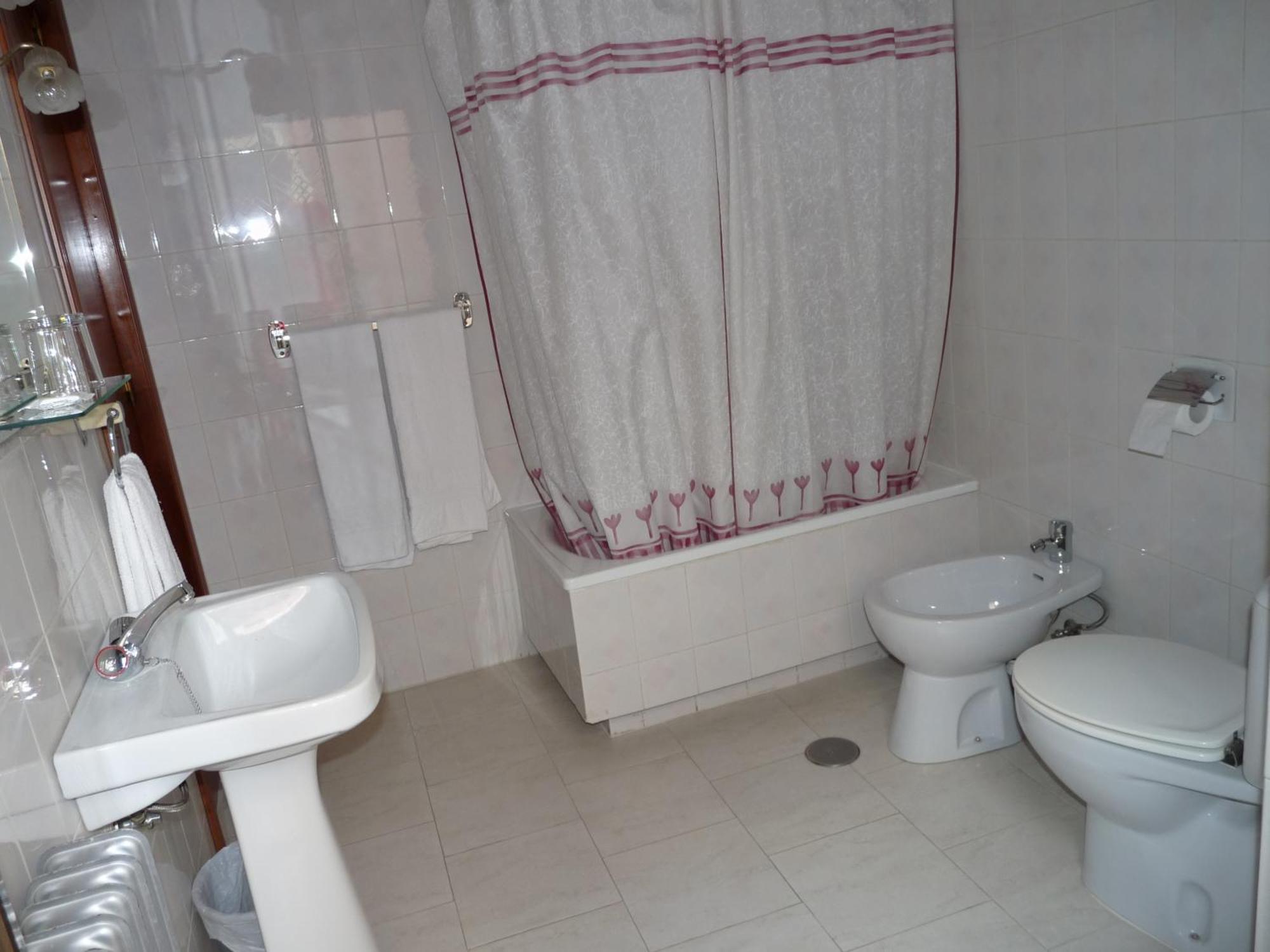 Hostal Fernandez Madrid Dış mekan fotoğraf
