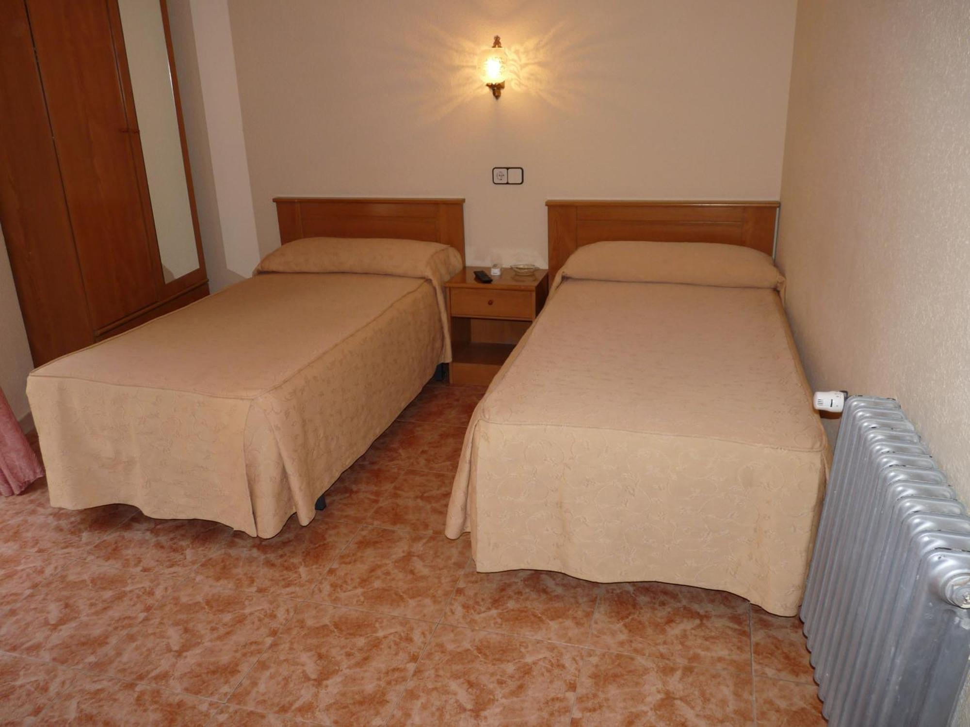 Hostal Fernandez Madrid Dış mekan fotoğraf