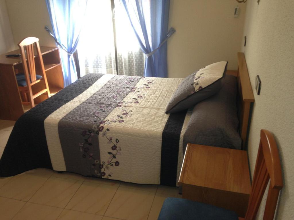 Hostal Fernandez Madrid Dış mekan fotoğraf