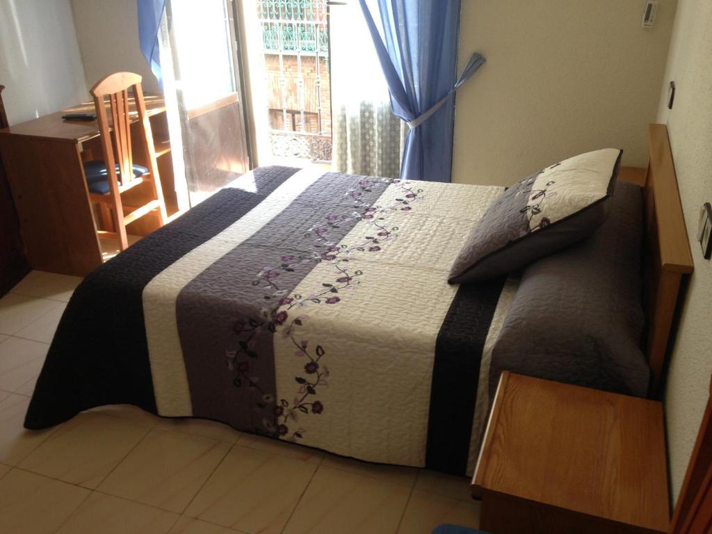 Hostal Fernandez Madrid Dış mekan fotoğraf